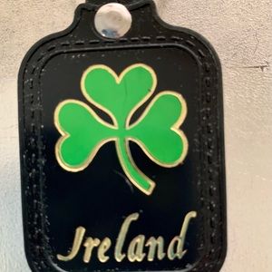 🍀🎁 Key chain. Shamrock vtg. Nib. Great quality 1.75 x 2.50”.